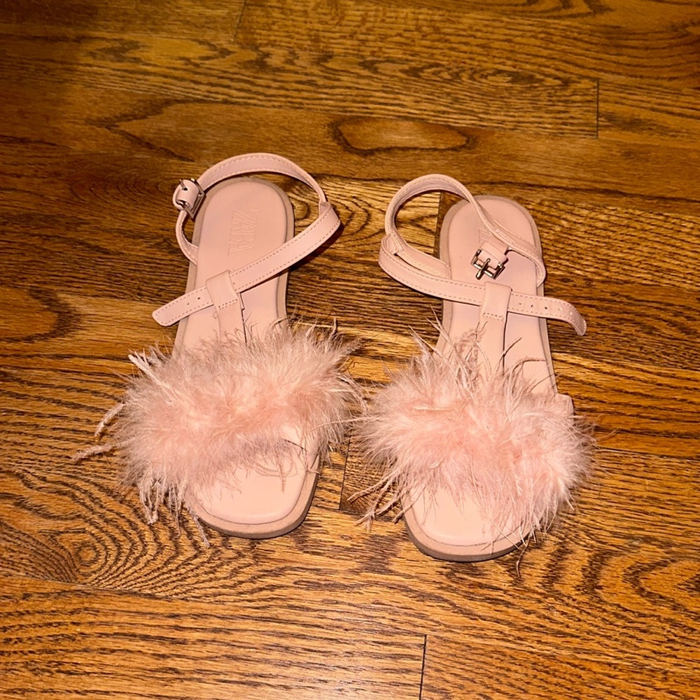 Zara sandals size 34 feathers pink